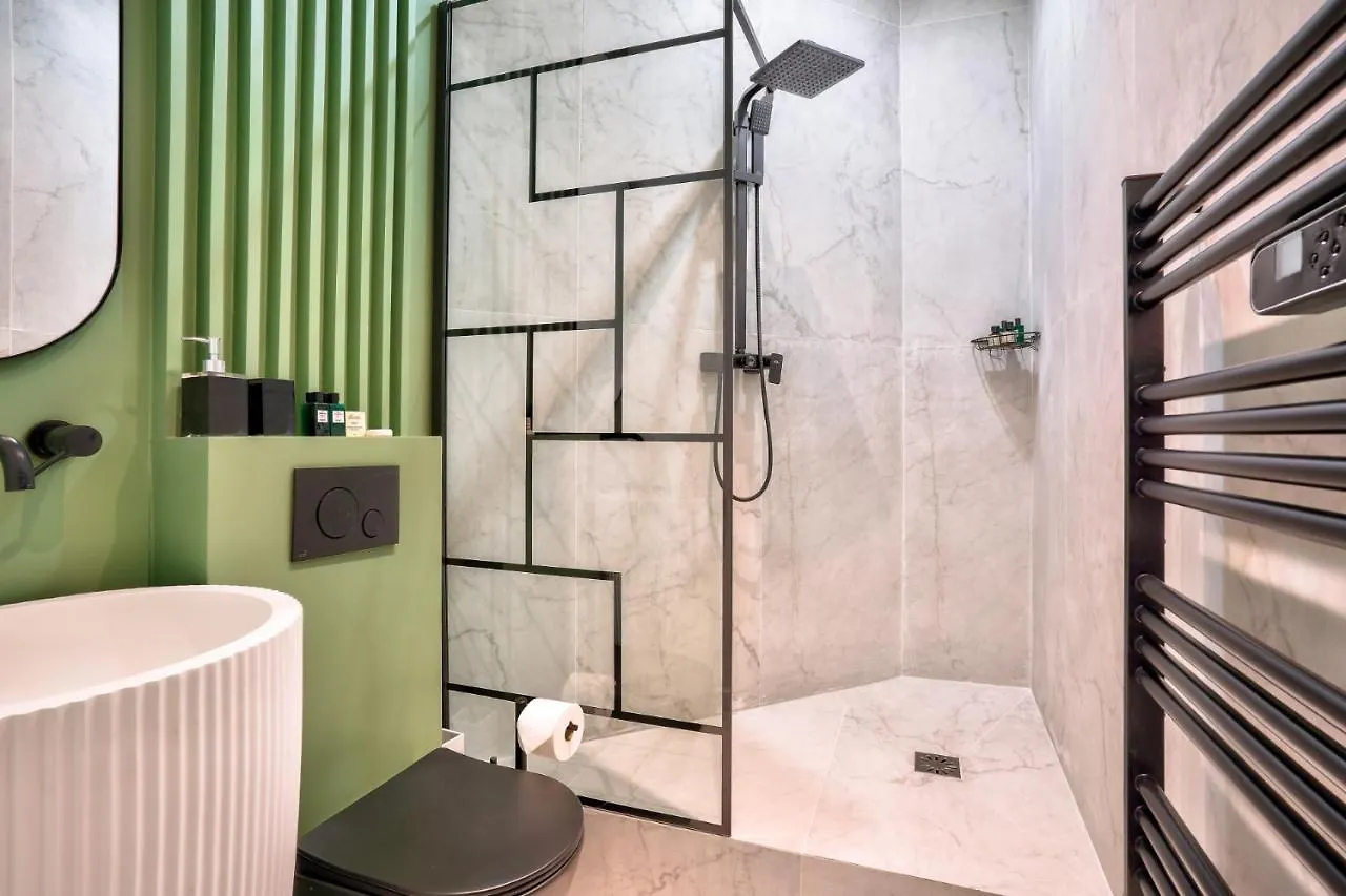 New Eiffel Tour ! Splendid Apartments In The Heart Of Paris