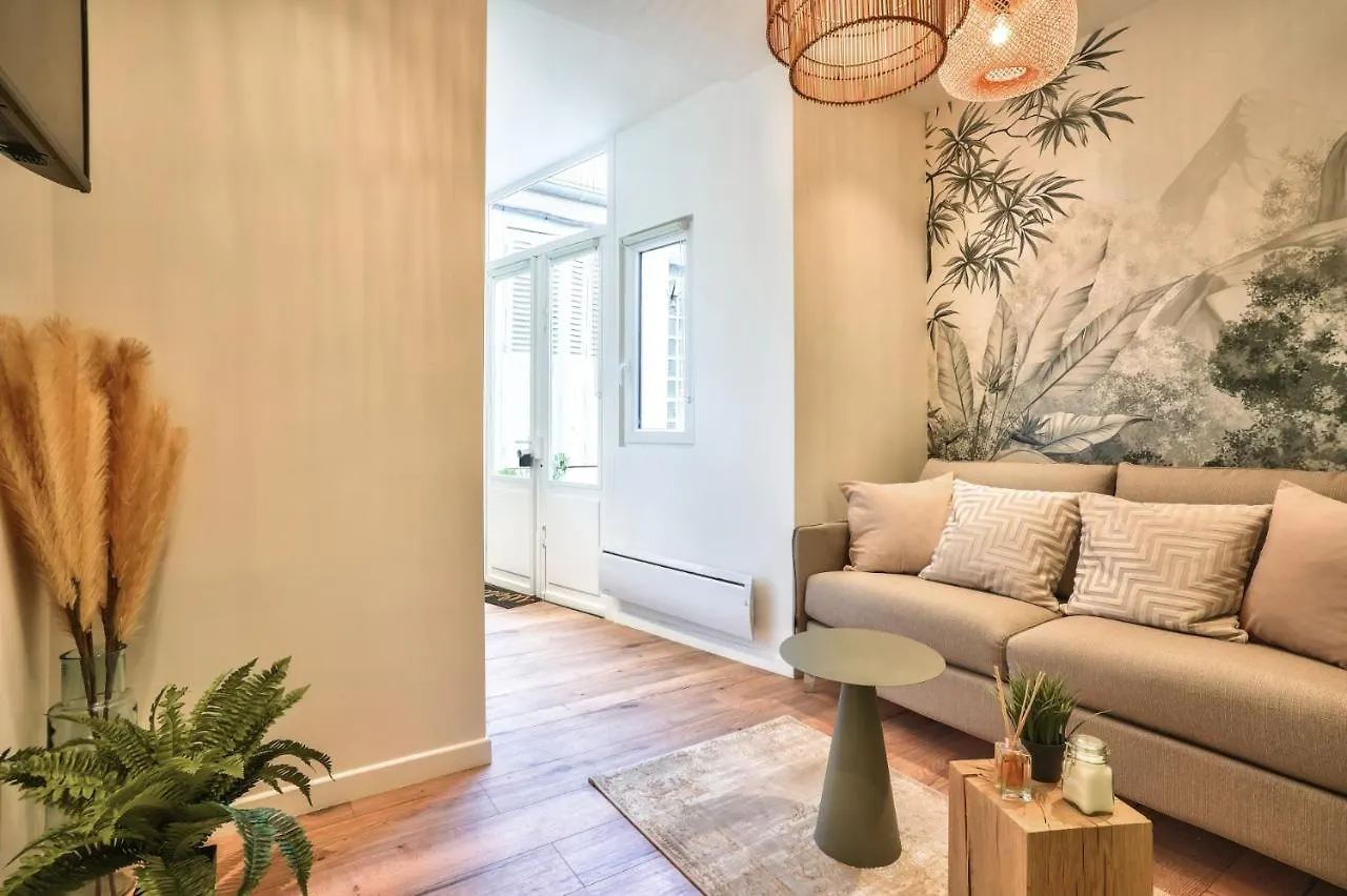 New Eiffel Tour ! Splendid Apartments In The Heart Of Paris