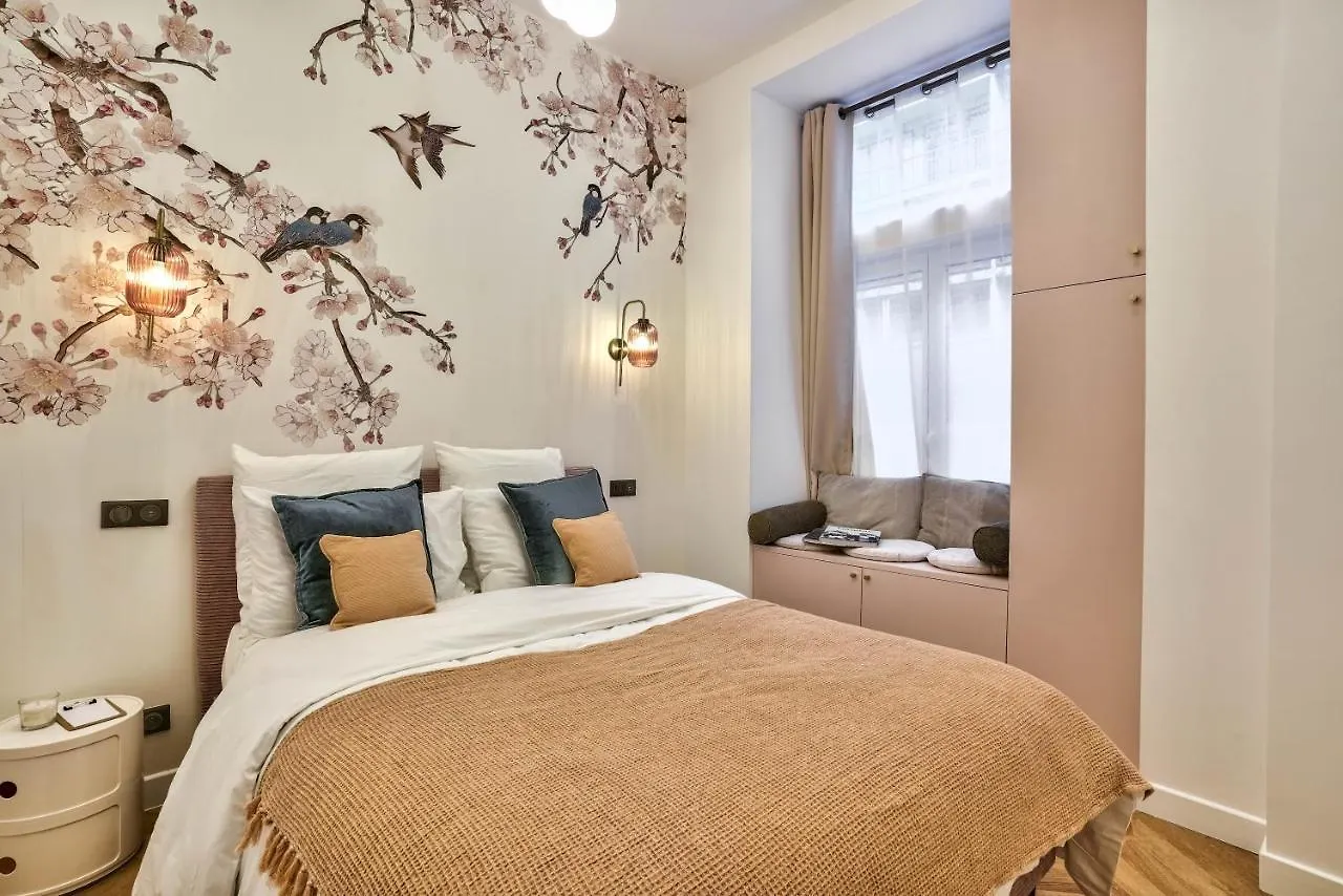 New Eiffel Tour ! Splendid Apartments In The Heart Of Paris France