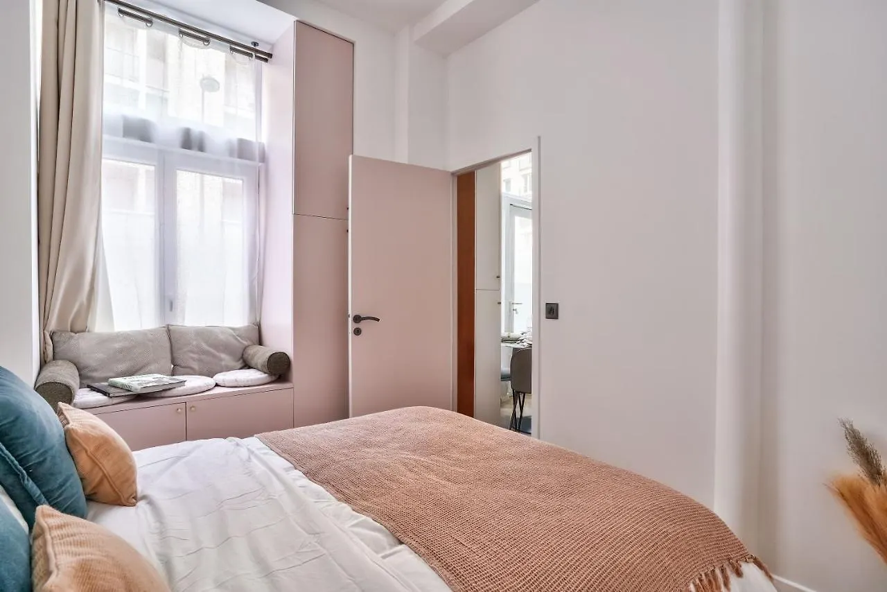 New Eiffel Tour ! Splendid Apartments In The Heart Of Paris