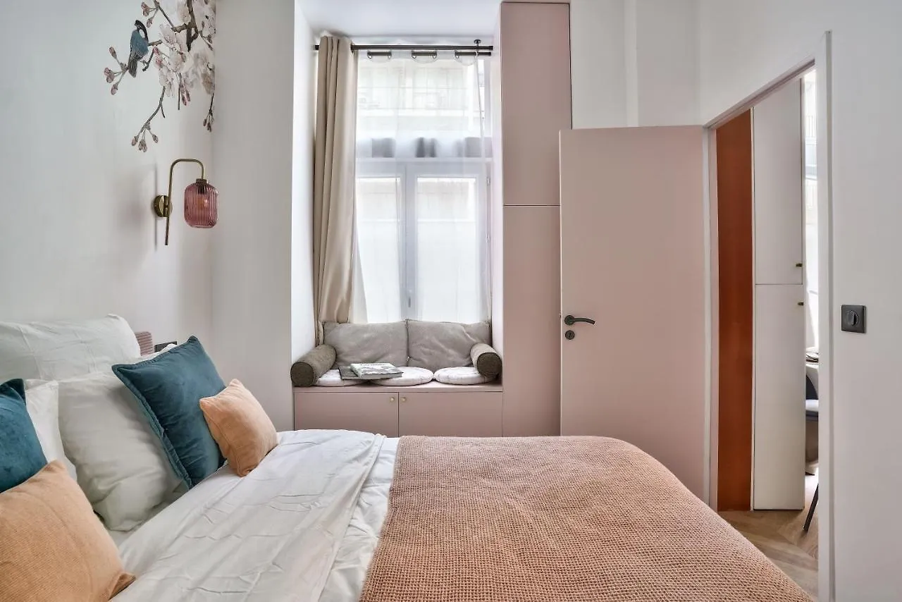 New Eiffel Tour ! Splendid Apartments In The Heart Of Paris