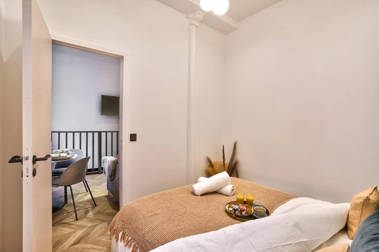 New Eiffel Tour ! Splendid Apartments In The Heart Of Paris France