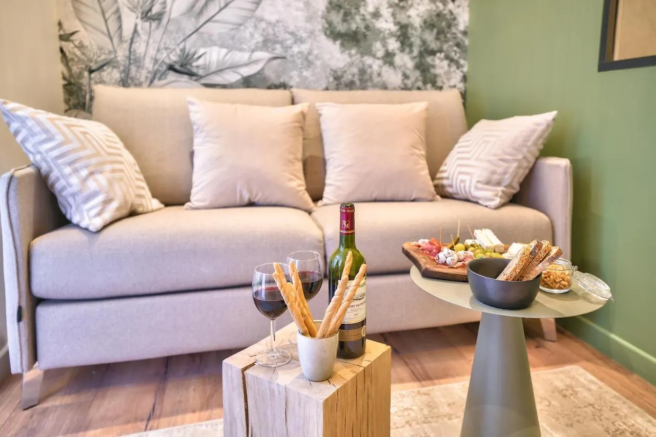 New Eiffel Tour ! Splendid Apartments In The Heart Of Paris