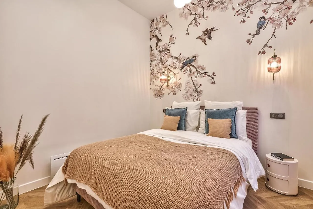 New Eiffel Tour ! Splendid Apartments In The Heart Of Paris