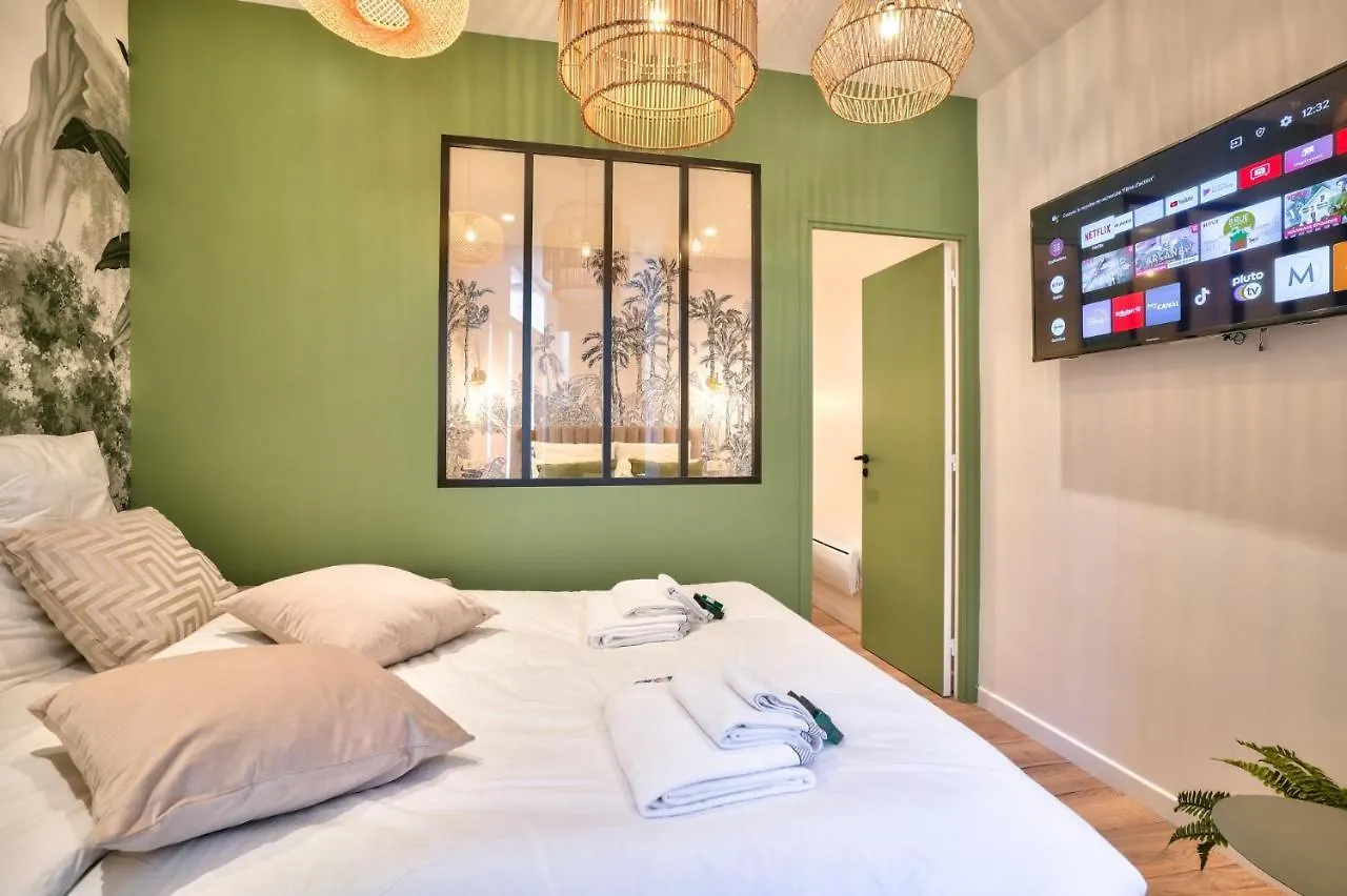 New Eiffel Tour ! Splendid Apartments In The Heart Of Paris